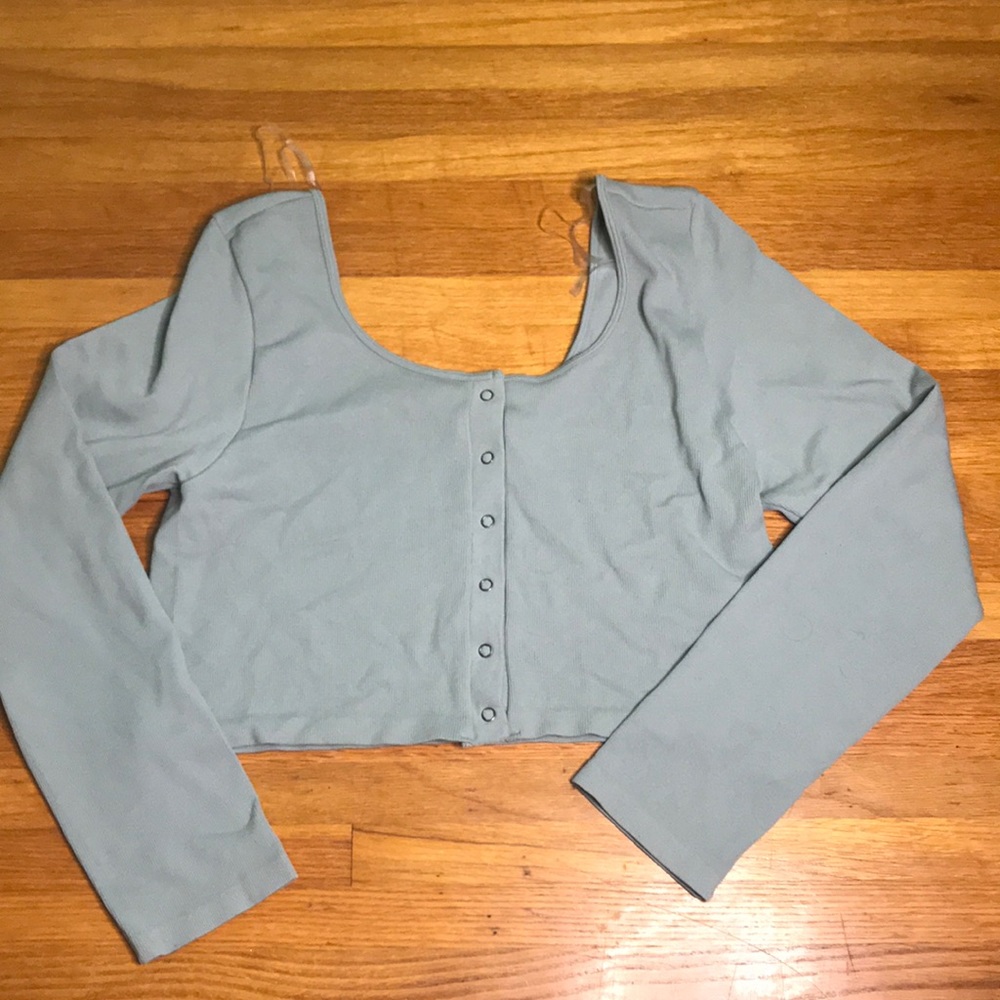 Aeropostale seriously soft juniors size XL crop top long sleeved light green